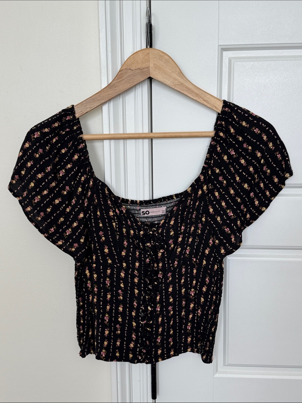 SO Juniors Crop Corset Top Black Flowers Floral Tiny Top Lace Up, size Medium